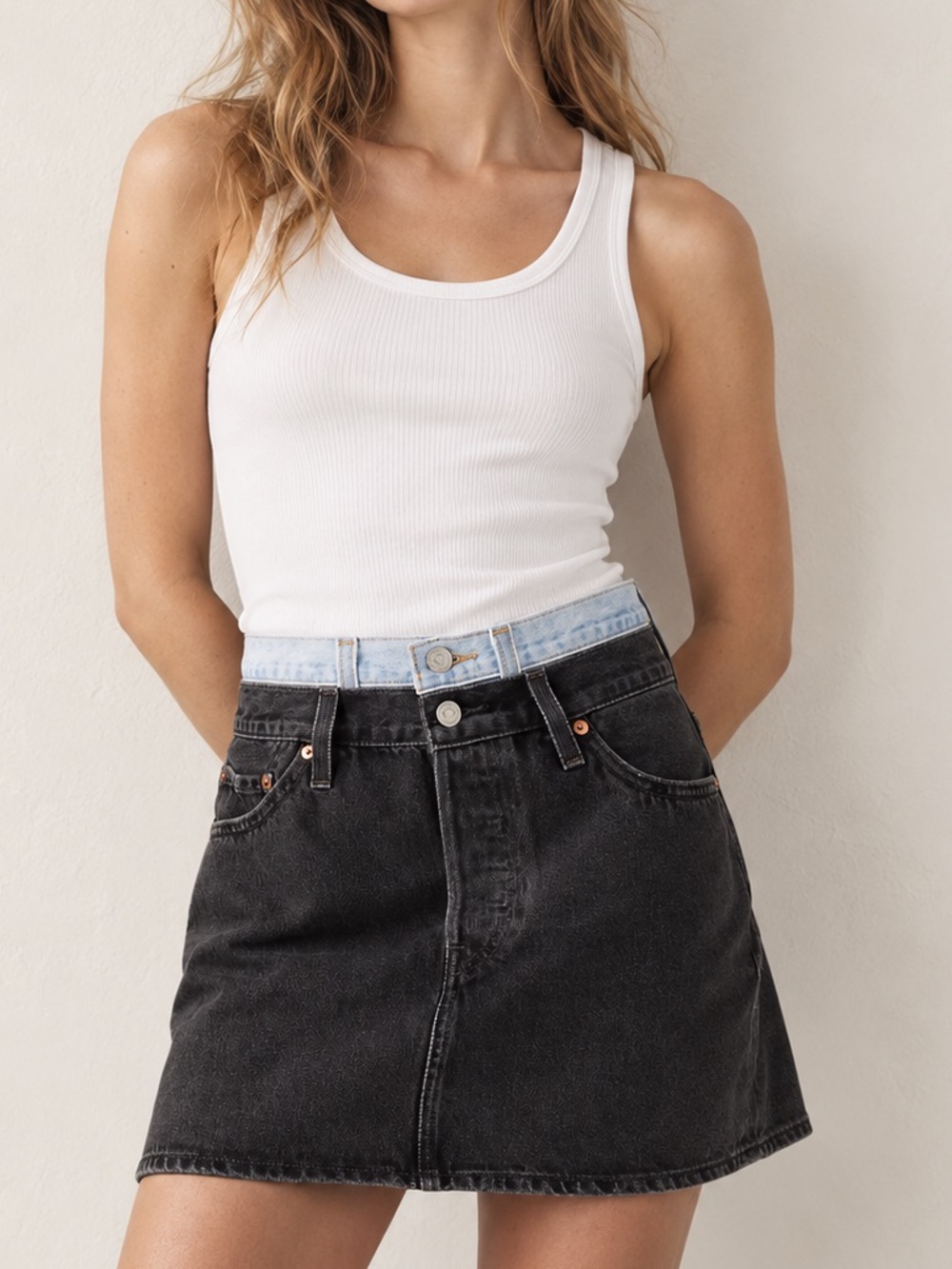Levi’s The Icon Skirt Black Denim Two-Tone Mini Skirt Size 26